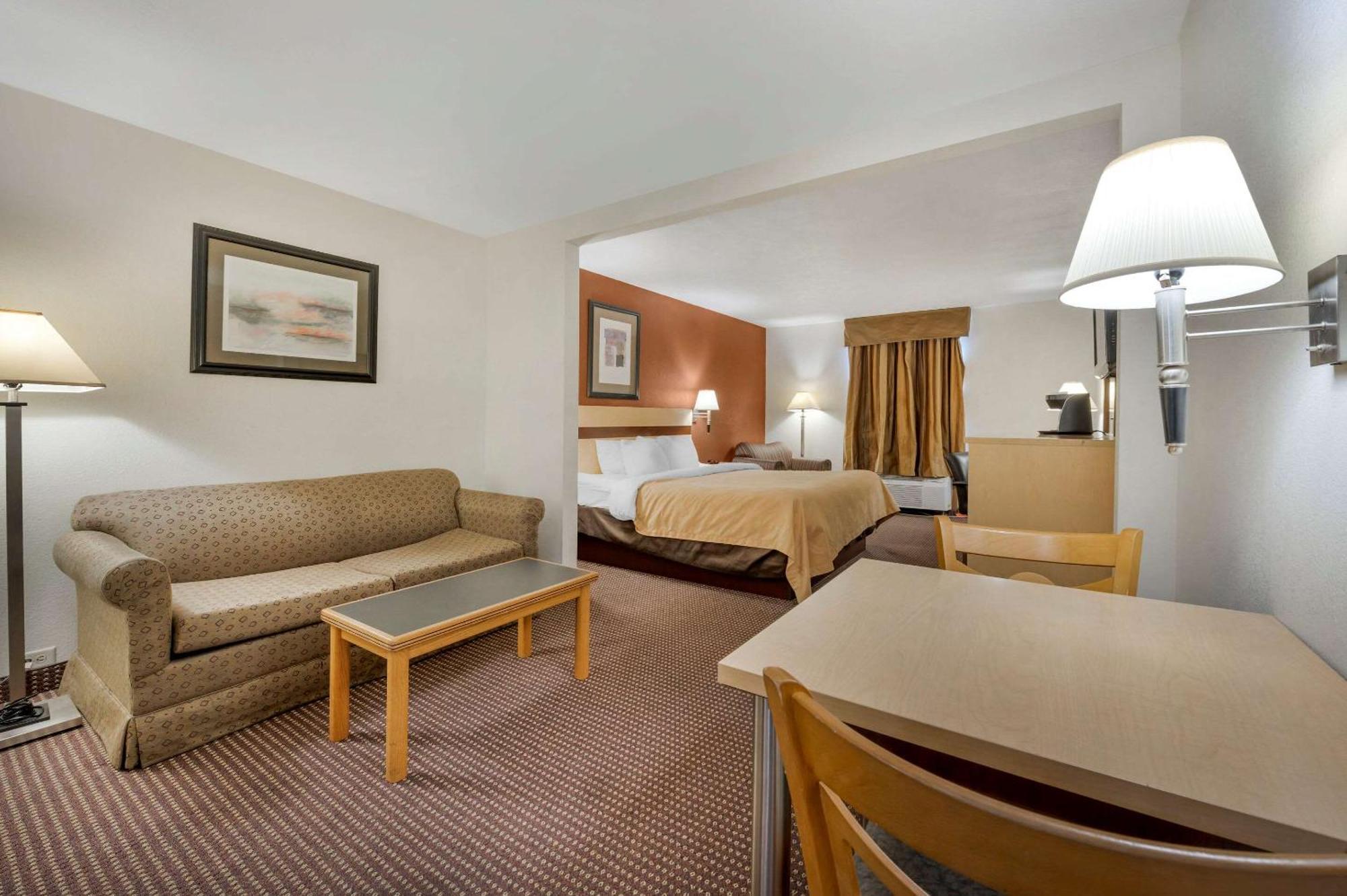Quality Inn & Suites South-Obetz Eksteriør billede